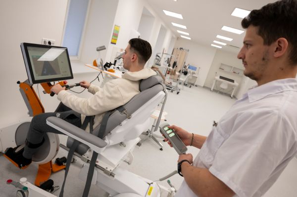 Robotická rehabilitácia v Nemocnici AGEL Bratislava (2)