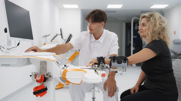 Robotická rehabilitácia v Nemocnici AGEL Bratislava (5)